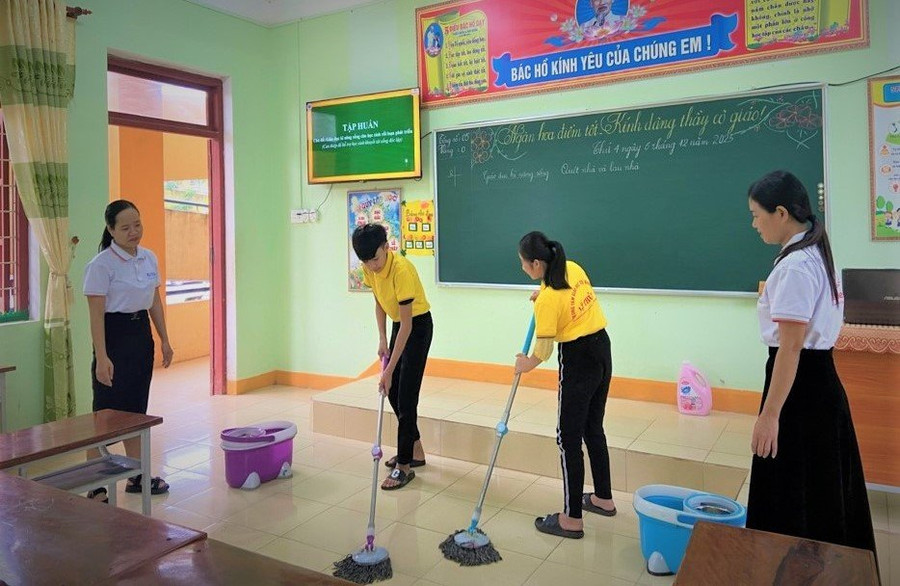 Trung tâm giáo dục trẻ em khuyết tật huyện Lệ Thủy, trẻ được học những kỹ năng cơ bản. Trung tâm giáo dục trẻ em khuyết tật huyện Lệ Thủy, trẻ được học những kỹ năng cơ bản.