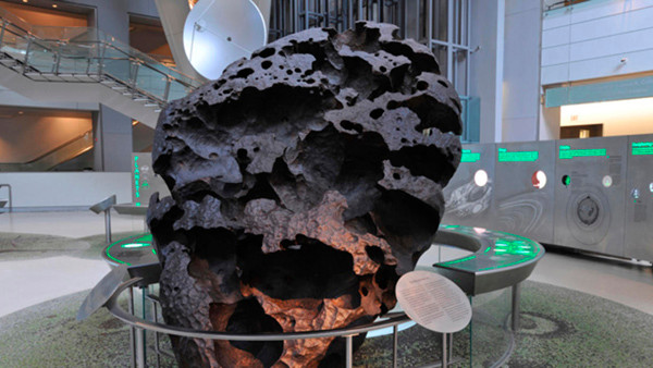 Thiên thạch Willamette trong bảo tàng.