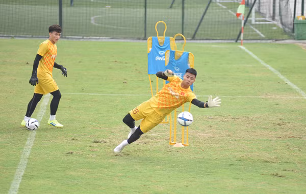 Văn Toản được đánh giá cao trong cuộc cạnh tranh cho vị trí bắt chính tại U22 Việt Nam.