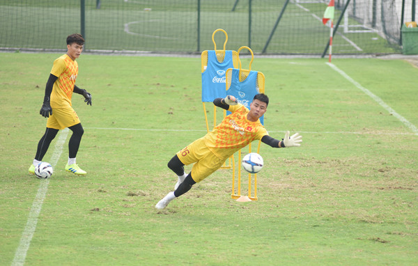 Văn Toản được đánh giá cao trong cuộc cạnh tranh cho vị trí bắt chính tại U22 Việt Nam.