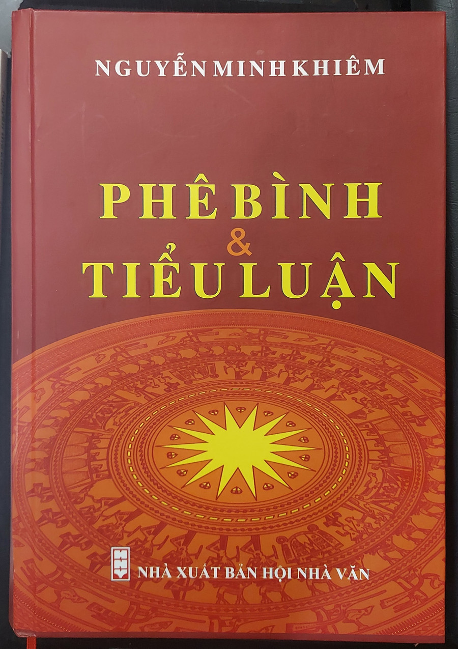 Hai tập sách mới nhất của nhà thơ Nguyễn Minh Khiêm.