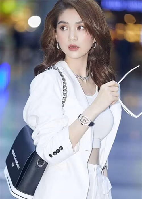 Ngoc Trinh noi dep khong dao keo, nhan sac thay doi ra sao?-Hinh-9