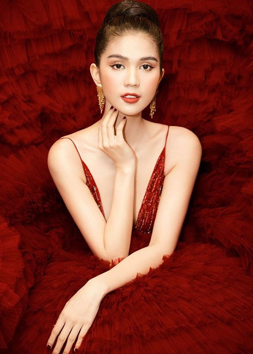 Gần đây khi được hỏi về bí quyết trẻ đẹp dài lâu, Ngọc Trinh cho rằng không dao kéo là phương pháp duy trì nhan sắc. Gần đây khi được hỏi về bí quyết trẻ đẹp dài lâu, Ngọc Trinh cho rằng không dao kéo là phương pháp duy trì nhan sắc.