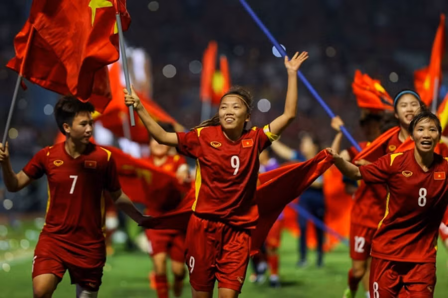 Huỳnh Như mang băng thủ quân tuyển Việt Nam dự World Cup 2023.