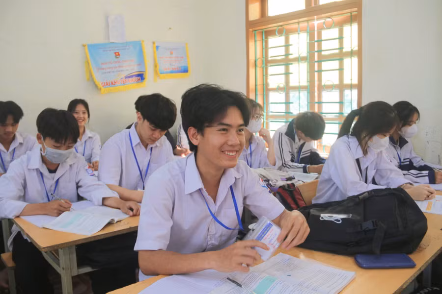 Việc tổ chức hội nghị thực hiện chế độ, chính sách sẽ đảm bảo đầy đủ quyền lợi cho học sinh và giáo viên.