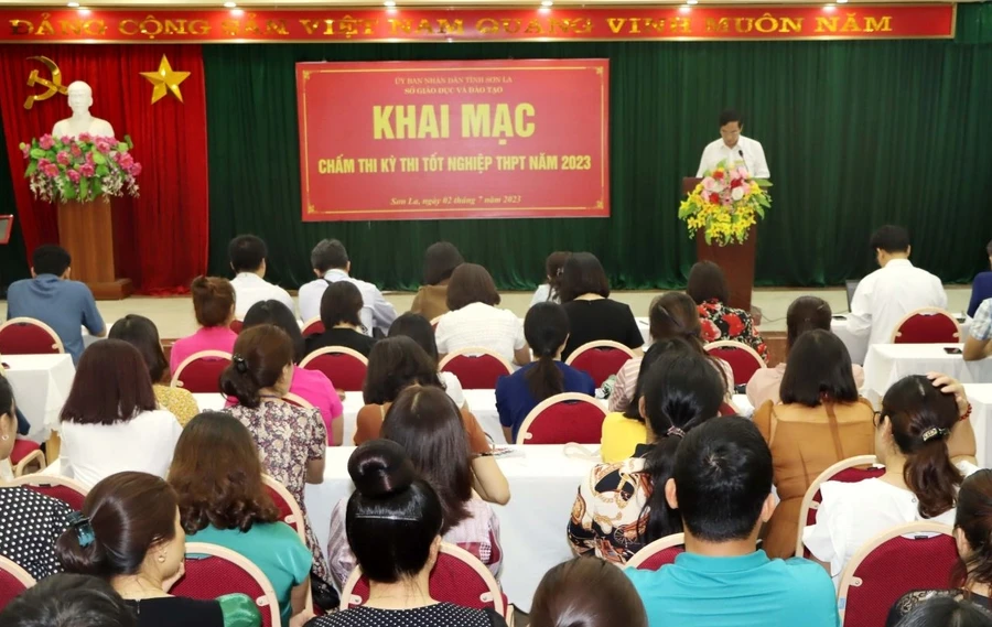 Toàn cảnh buổi khai mạc.