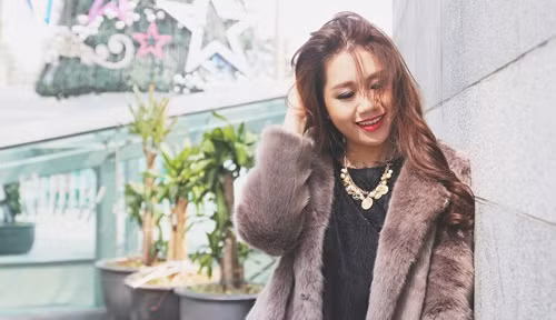 Áo khoác lông sang và điệu cho nữ công sở chơi Tết ảnh 20 - 20