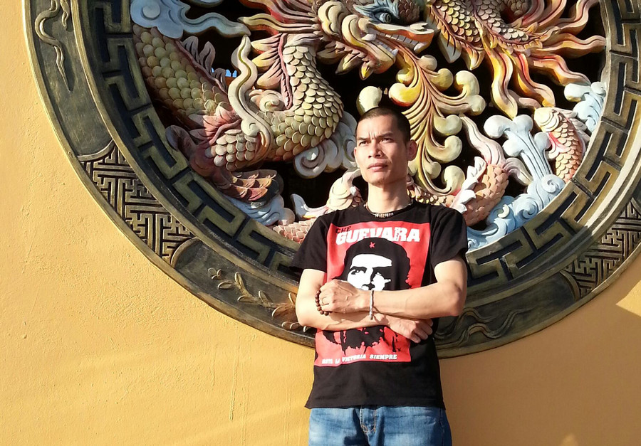 Đạo diễn – họa sĩ Trịnh Lâm Tùng. Đạo diễn – họa sĩ Trịnh Lâm Tùng.