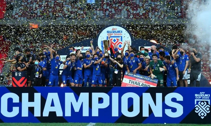 Cầu thủ Thái Lan mừng chức vô địch AFF Cup 2020.