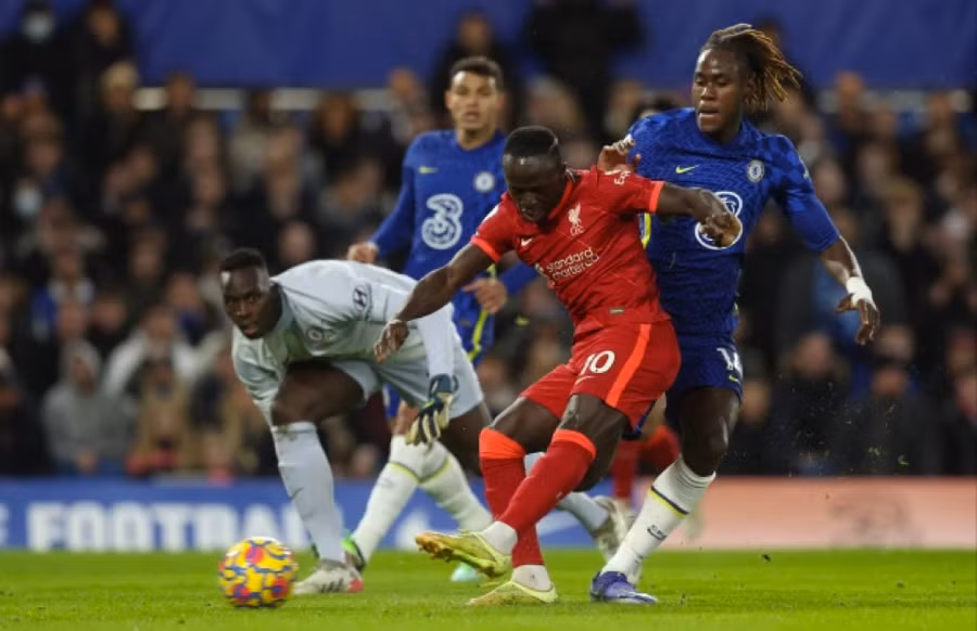 Mane đưa Liverpool vượt lên dẫn trước.