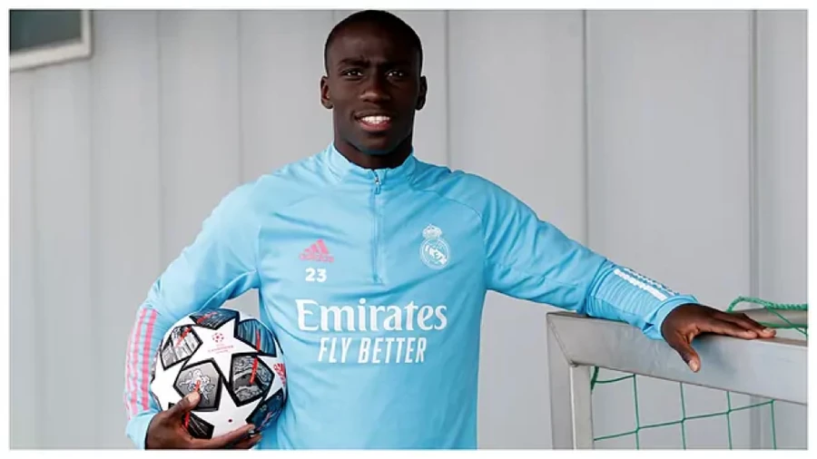 Ferland Mendy- ngôi sao đặc biệt nhất trong năm 2021 (Ảnh Marca).