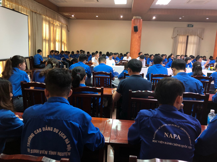 Đoàn thanh niên tham dự Đoàn thanh niên tham dự