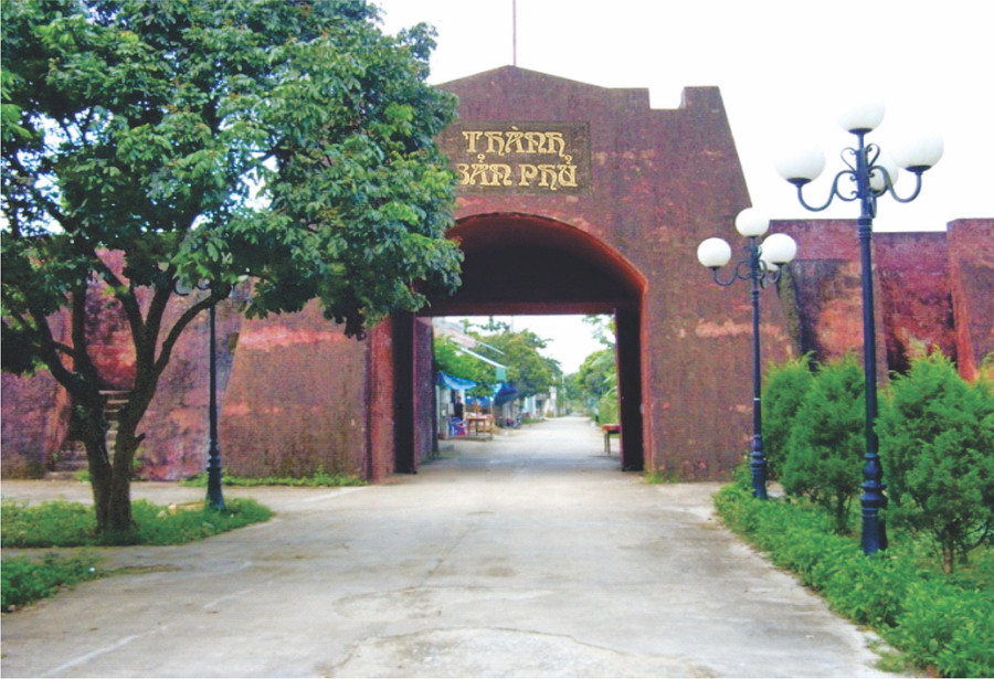 Sau khi dẹp loạn cha con Hoàng Công Chất, Đoàn Nguyễn Thục lại được phái đi dẹp cuộc nổi loạn của Lê Duy Mật. Ảnh minh họa: INT. Sau khi dẹp loạn cha con Hoàng Công Chất, Đoàn Nguyễn Thục lại được phái đi dẹp cuộc nổi loạn của Lê Duy Mật. Ảnh minh họa: INT.