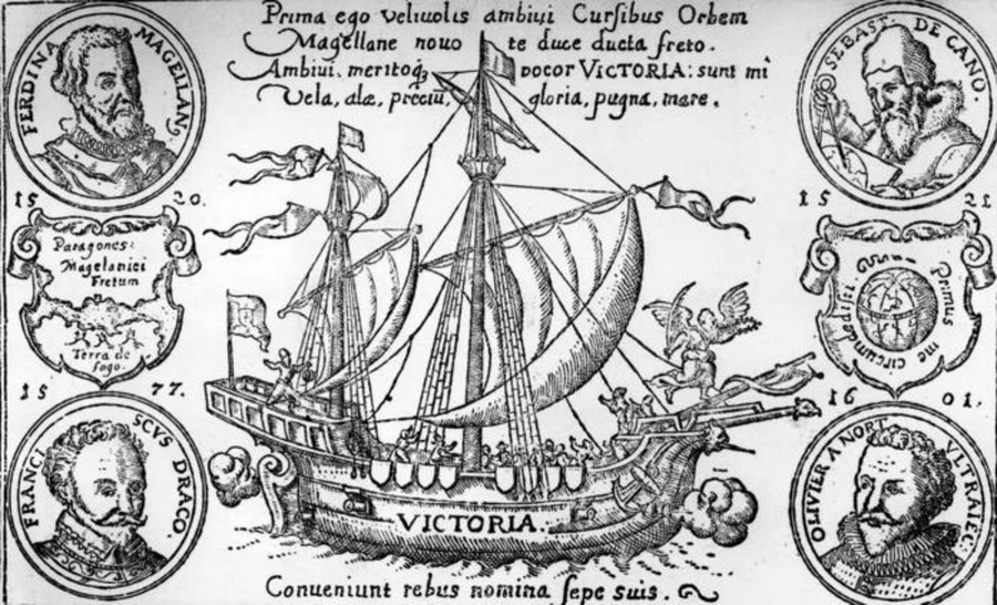 Bản khắc con tàu Victoria năm 1580, với chân dung Ferdinand Magellan (bên trái, trên) và Juan Sebastián Elkano (bên phải, trên).