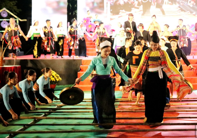 Tiết mục nhảy sạp.