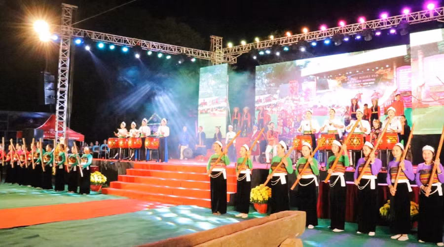 Tiết mục biểu diễn nét đẹp văn hoá đặc sắc của người Mường.