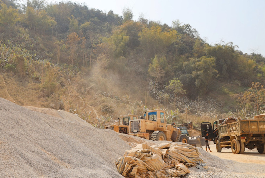 Trước đây, mỏ đá của Công ty TNHH Thảo Yến ở xã Tông Lạnh bị quan chức năng tiến hành xử phạt do vi phạm các quy định của pháp luật trong việc khai thác. Trước đây, mỏ đá của Công ty TNHH Thảo Yến ở xã Tông Lạnh bị quan chức năng tiến hành xử phạt do vi phạm các quy định của pháp luật trong việc khai thác.