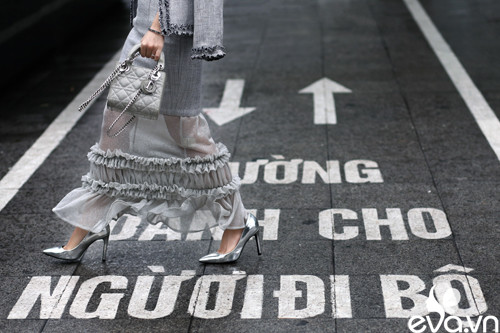 kho roi mat truoc ve thanh lich cua tieu thu ha thanh - 4