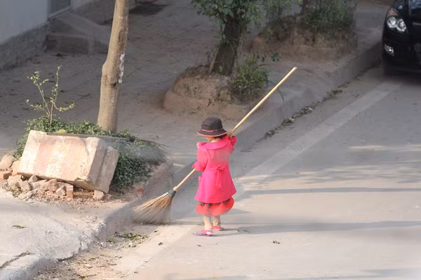 Loạt ảnh Ở đâu có mẹ, ở đó có Tết của hai mẹ con cô lao công gây xúc động - Ảnh 6.
