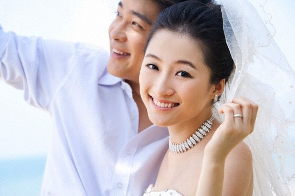 Đêm tân hôn, nàng dâu trẻ khóc nức nở trong tay mẹ chồng