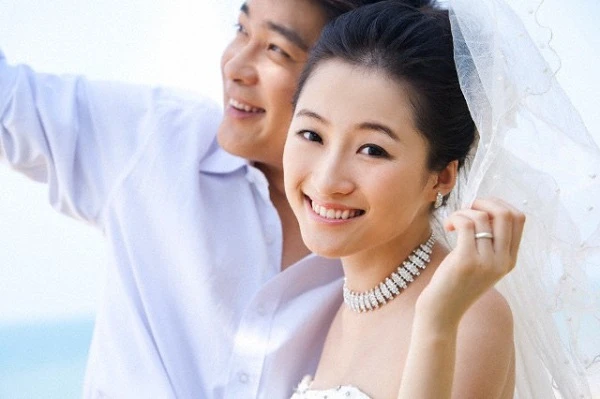 Đêm tân hôn, nàng dâu trẻ khóc nức nở trong tay mẹ chồng