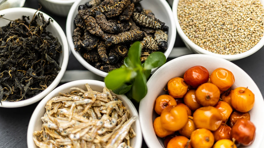 Một loạt nguyên liệu để làm kem ở Tapi Tapi có nguồn gốc từ khắp châu Phi. Ảnh: CNN/Jo Munnik Một loạt nguyên liệu để làm kem ở Tapi Tapi có nguồn gốc từ khắp châu Phi. Ảnh: CNN/Jo Munnik