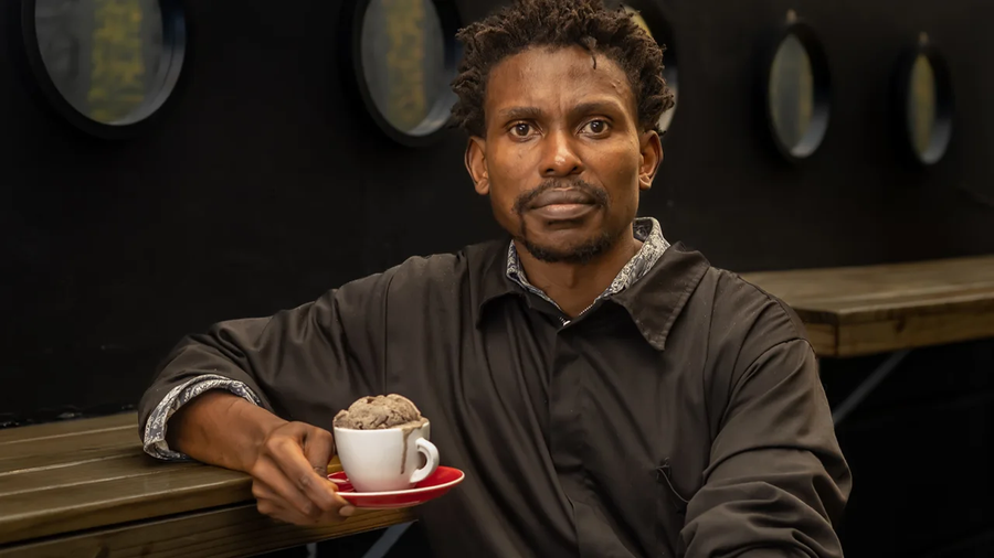 Tapi Tapi được thành lập bởi nhà sinh học phân tử sau Tiến sĩ Tapiwa Guzha. Ảnh: CNN/Jo Munnik Tapi Tapi được thành lập bởi nhà sinh học phân tử sau Tiến sĩ Tapiwa Guzha. Ảnh: CNN/Jo Munnik