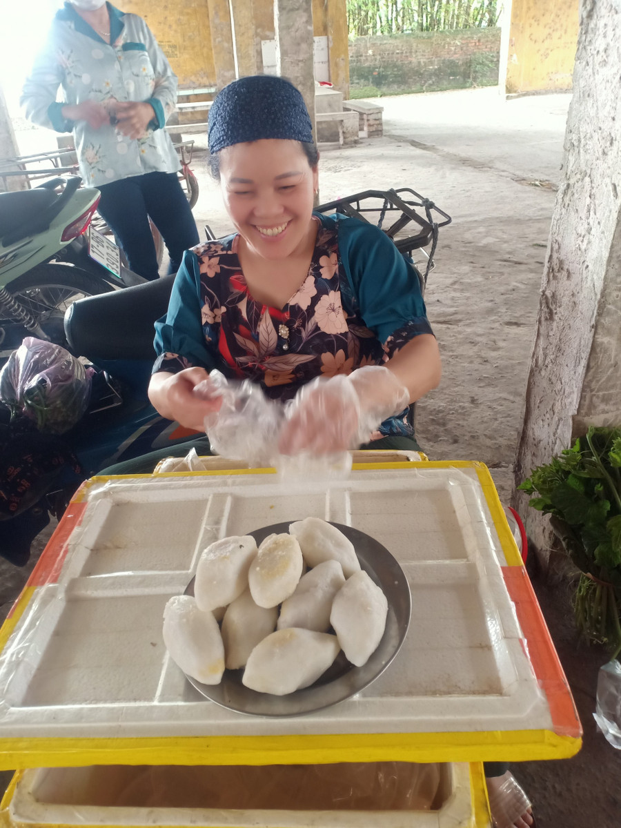 Có lẽ chỉ ở chợ Cầu quê ngoại còn những hàng bánh nắm thân thương. Ảnh: Quốc Bình. Có lẽ chỉ ở chợ Cầu quê ngoại còn những hàng bánh nắm thân thương. Ảnh: Quốc Bình.