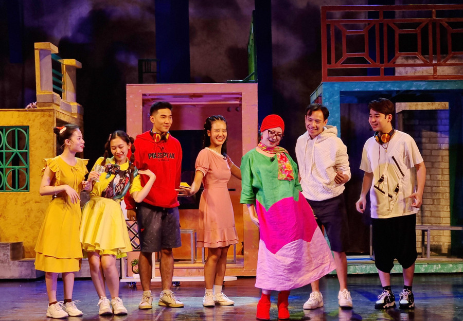 Vở nhạc kịch &apos;Rồi tôi sẽ lớn&apos; của Nhà hát Tuổi trẻ đang thu hút sự quan tâm của khán giả trẻ. Ảnh : NHTT