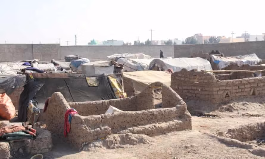 Những ngôi lều đất ở tỉnh Herat cho người di cư. Ảnh: Rukhshana Media