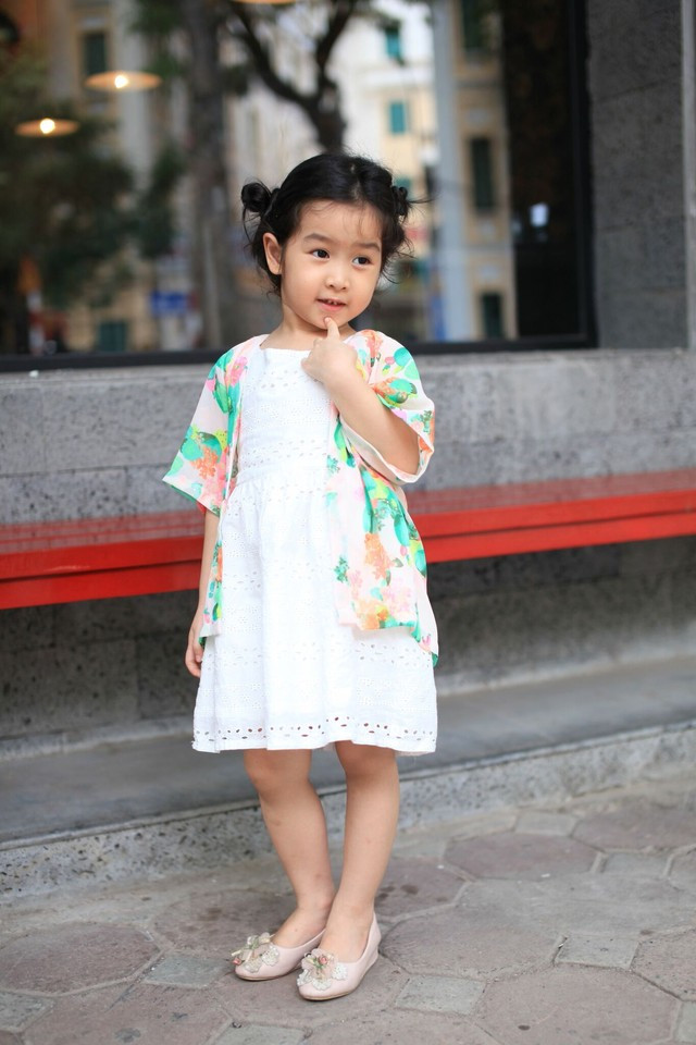 Con gái Lưu Hương Giang sành điệu từ “trứng nước“