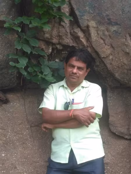 Dịch giả Sanjay Borude.