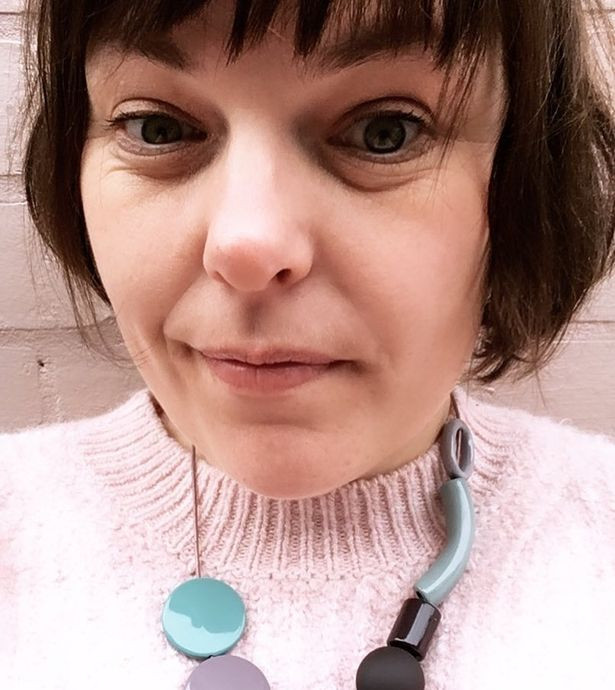 Jenni Parker - chủ nhân chiếc nhẫn. Jenni Parker - chủ nhân chiếc nhẫn.