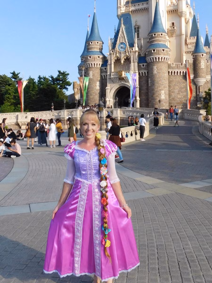 Andrea luôn thích được hóa thân thành công chúa tóc mây Rapunzel.