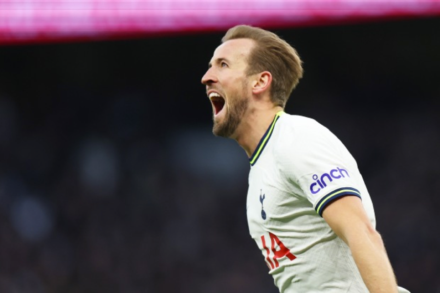 Kane vươn lên trở thành cầu thủ ghi bàn nhiều nhất mọi thời đại cho Tottenham với 267 bàn.