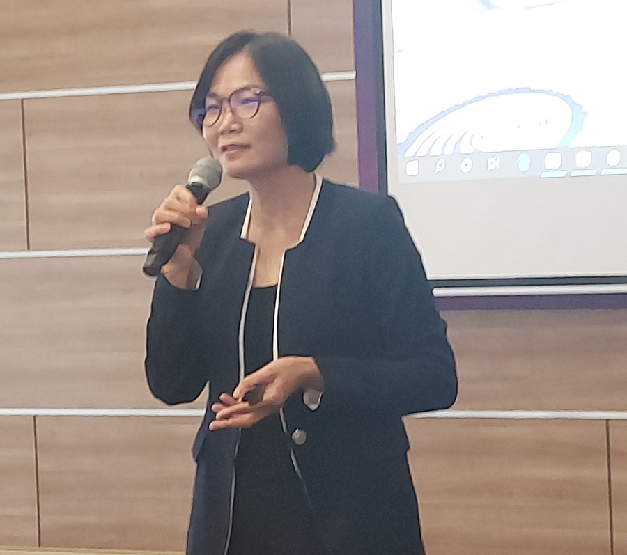 Luật sư Phạm Thanh Thủy, phụ trách Chống vi phạm bản quyền của truyền hình số K+ thuyết trình tại tọa đàm. Ảnh: Bình Thanh. Luật sư Phạm Thanh Thủy, phụ trách Chống vi phạm bản quyền của truyền hình số K+ thuyết trình tại tọa đàm. Ảnh: Bình Thanh.