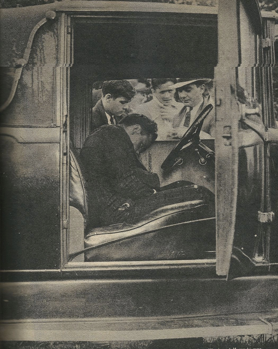 Cảnh sát phát hiện Noel Sowley bị sát hại trên xe.