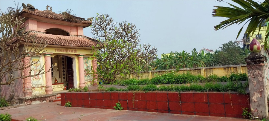 Phần mộ Hoàng giáp Nguyễn Đương Hồ. Phần mộ Hoàng giáp Nguyễn Đương Hồ.