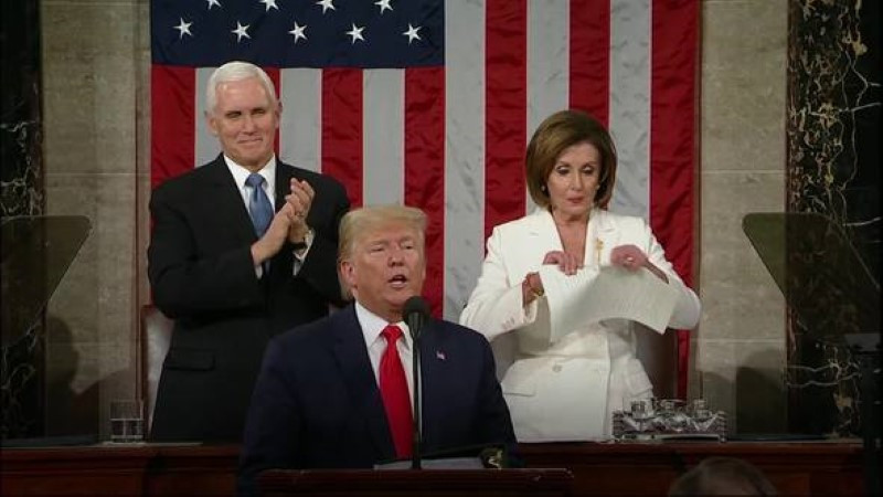 Gió đổi chiều với Tổng thống Donald Trump