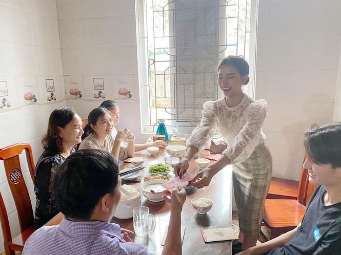 Phan Mạnh Quỳnh lì xì tiền ‘khủng’ cho người yêu ảnh 3 Phan Mạnh Quỳnh lì xì tiền ‘khủng’ cho người yêu - ảnh 3