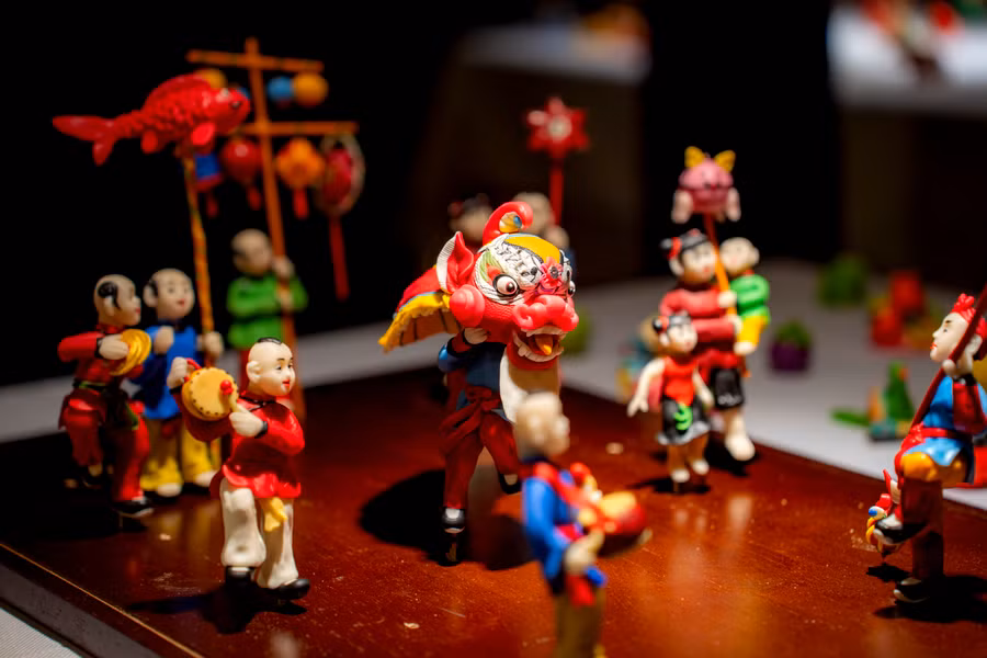 Hàng trăm mẫu tò he được trưng bày tại ngày hội tái hiện ký ức trung thu cổ truyền Việt Nam.