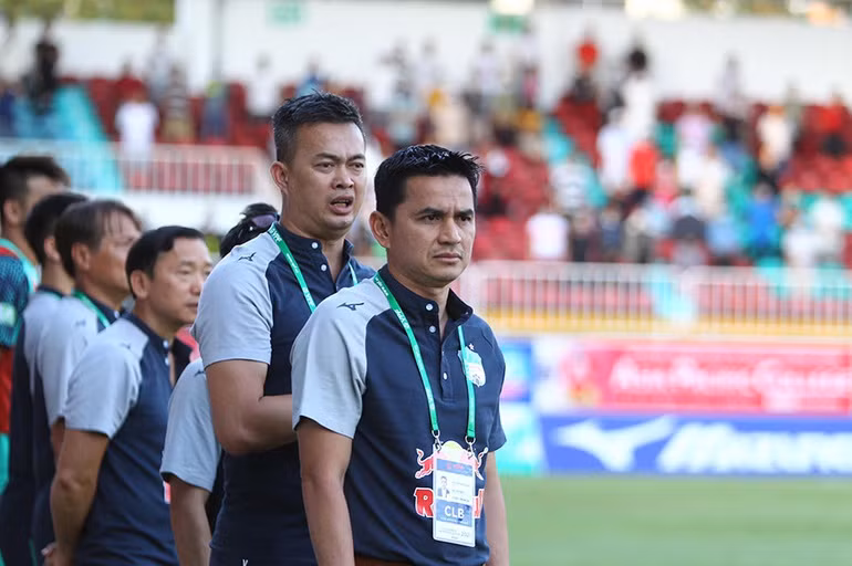 Kiatisak chỉ có thể đụng độ học trò cũ Chanathip khi Hoàng Anh Gia Lai và Kawasaki Frontale cùng tiến sau tại giải.