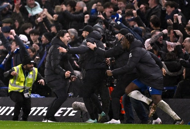 Chiến thắng kịch tính khiến HLV Mauricio Pochettino và các cộng sự ăn mừng cuồng nhiệt. Chiến thắng kịch tính khiến HLV Mauricio Pochettino và các cộng sự ăn mừng cuồng nhiệt.
