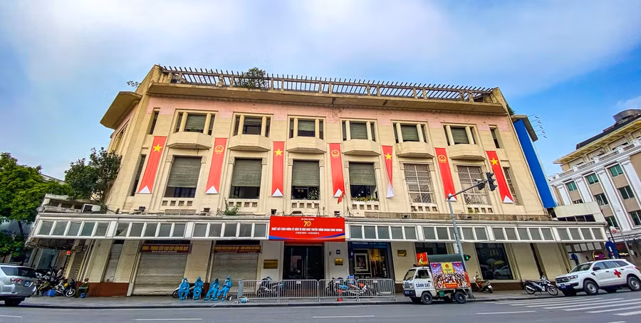 Tòa nhà số 91 Đinh Tiên Hoàng (Hoàn Kiếm) đang bị phong tỏa do liên quan ca mắc vợ chồng giám đốc Hacinco. Ảnh minh họa.