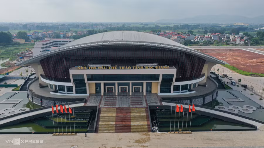 UBND tỉnh Bắc Giang quyết định thành lập Bệnh viện Dã chiến số 2 đặt tại Nhà thi đấu thể thao tỉnh Bắc Giang để tiếp nhận điều trị bệnh nhân Covid-19. Ảnh: VNE.