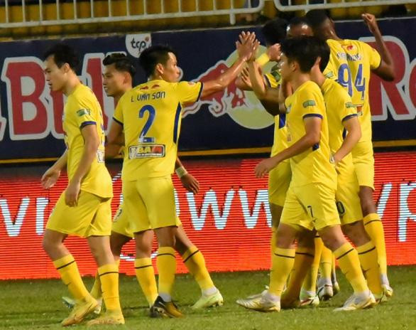 Cầu thủ Hoàng Anh Gia Lai vui mừng đã có chiến thắng quan trọng trước Nam Định ở vòng 23 V.League 2022.