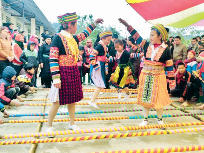 Các hoạt động văn hóa dân tộc được tổ chức nhằm thu hút học sinh những ngày trước và sau Tết. Ảnh: Đức Trí Các hoạt động văn hóa dân tộc được tổ chức nhằm thu hút học sinh những ngày trước và sau Tết. Ảnh: Đức Trí