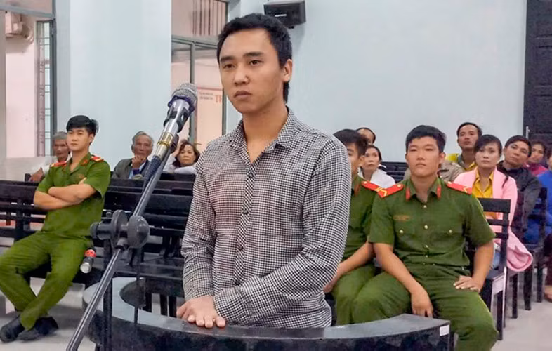 Bị cáo Tâm trước vành móng ngựa.