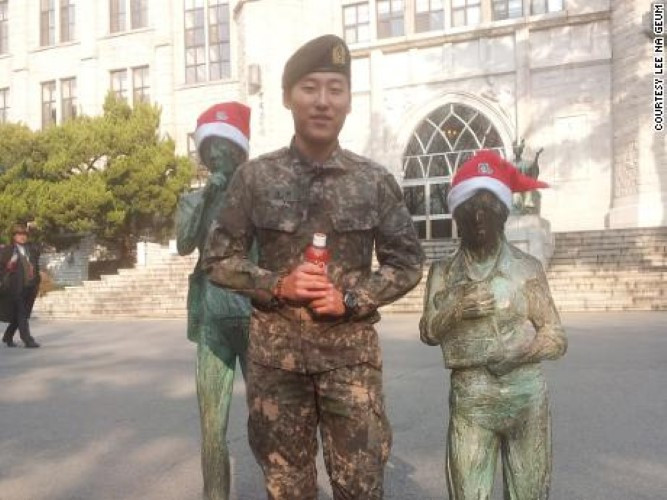 Kwon Dae-hee, nam thanh niên qua đời vì phẫu thuật gọt cằm do “bác sĩ ma” thực hiện. Kwon Dae-hee, nam thanh niên qua đời vì phẫu thuật gọt cằm do “bác sĩ ma” thực hiện.