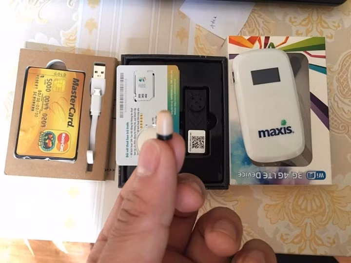 Lật tẩy “bí mật” gian lận thi bằng thiết bị siêu nhỏ ngay trước kỳ thi THPT Quốc gia 2019 - Ảnh 2. Lật tẩy “bí mật” gian lận thi bằng thiết bị siêu nhỏ ngay trước kỳ thi THPT Quốc gia 2019 - Ảnh 2.